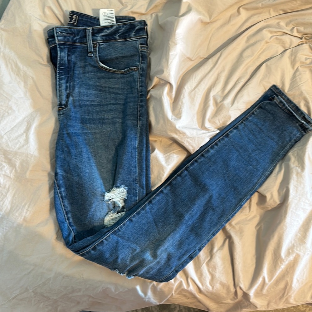 Abercrombie & Fitch Ripped Skinny Jeans